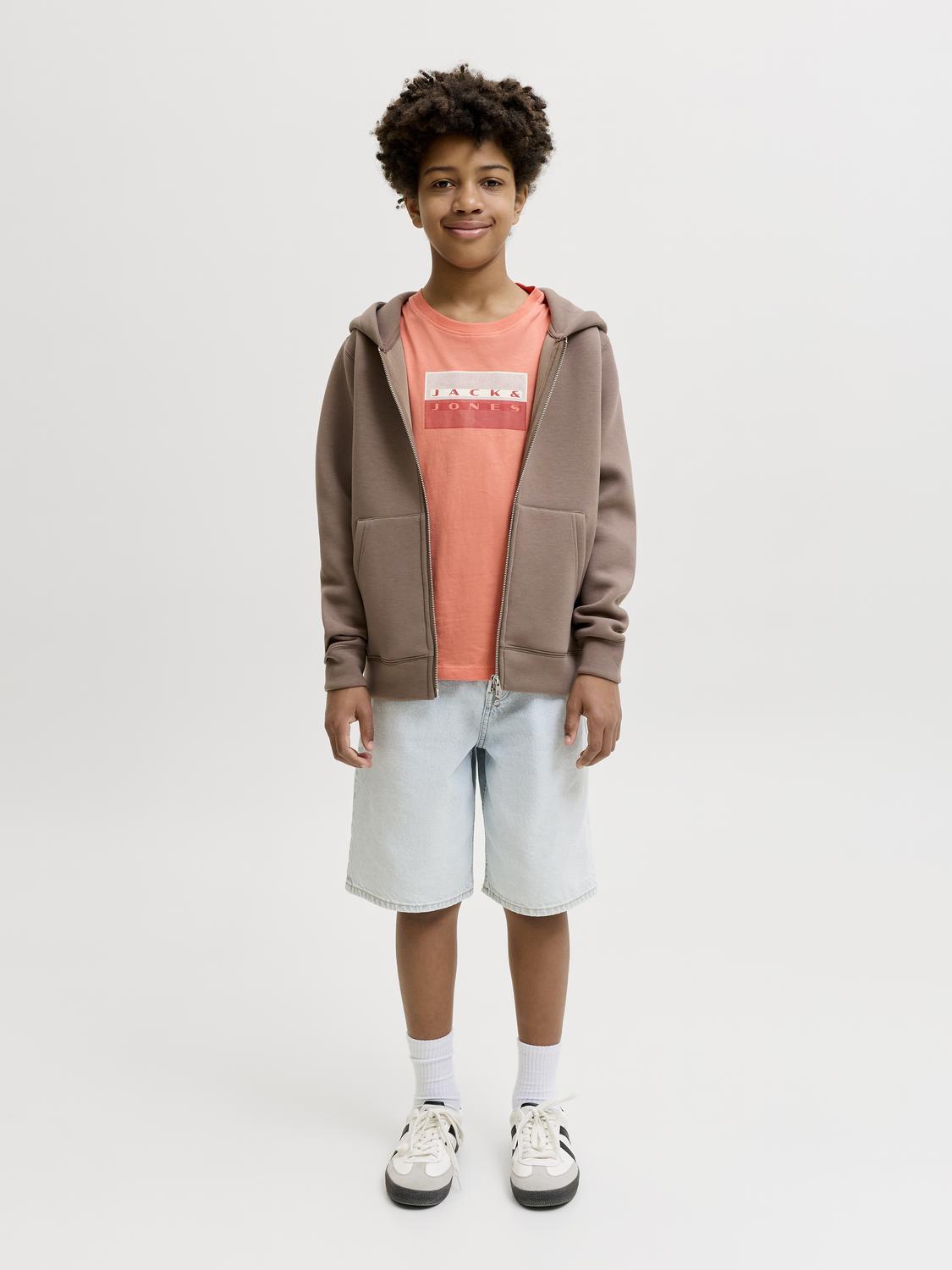 model_shot-front_full